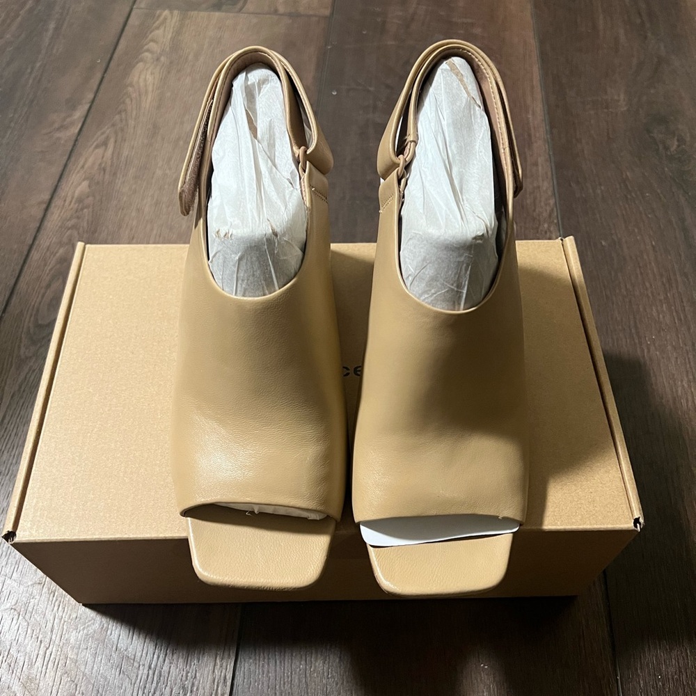 VINCE - Niara Cappuccino Block Heel Sandals